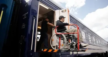 Інклюзивність на рейках: Укрзалізниця презентувала перший безбар'єрний вагон