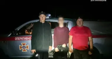 Заблудились в горах: спасатели Ивано-Франковской области помогли трем туристам