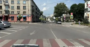 На пішохідному переході у центрі Тернополя водій збив 23-річну жінку