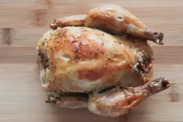 Эту часть курицы вообще лучше не употреблять: хотя она и вкусная, но ядовитая