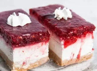 Малиновое облако: легкий и вкусный торт без выпечки