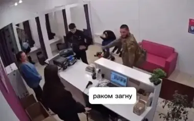 In Russia, "hero of SMO" threatens to rape shop assistant’s husband : "You’re animal! I’ll bend him over and f#ck him! And what are you going to do to me?". VIDEO