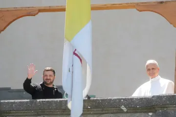Ukraine's Zelenskyy meets with Pope Leo XIV. Both propose the Vatican as site for peace talks