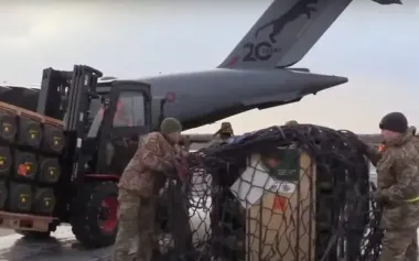 Слідом за США: ще одна країна може зупинити військову допомогу Україні