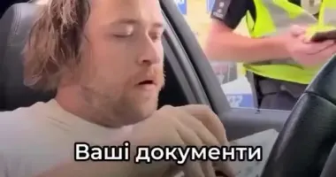 У Києві водій вкусив патрульного за палець - в поліції пояснили, що сталося