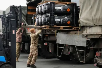 "Боеприпасы и высокоточные ракеты": администрация Трампа возобновила поставки оружия в Украину, — AP