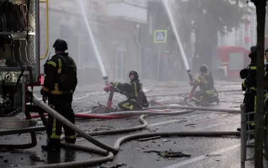 Київ після атаки: вигорілі квартири, дим і уламки - репортаж із місця подій (фото, відео)