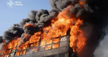 Київ після нічної атаки: ДСНС оприлюднила кадри з місця обстрілів