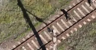Українські прикордонники за допомогою дрона взяли в полон двох окупантів на Харківщині