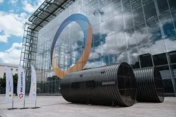 На конференції URC у Римі показали «Цитадель» - сталеві укриття для захисту українських школярів від обстрілів