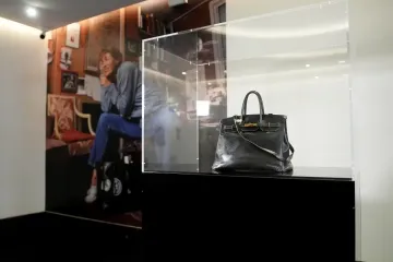 Исторический рекорд: самую первую в мире сумку Hermes Birkin продали за $10 млн (фото)