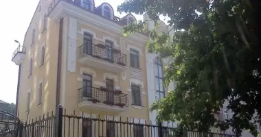 Росіяни пошкодили посольство Ватикану в Києві
