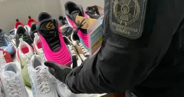 На Львівщині прикордонники викрили контрабанду кросівок на понад 1 млн грн