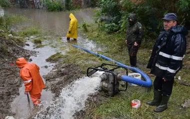 Синоптики попереджають про небезпеку: де може піднятись вода та як сильно (карта)
