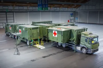 Функциональный медцентр с различными зонами: ВСУ получили мобильный полевой госпиталь из Германии