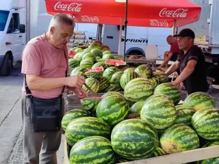 Сезон арбузов задерживается: в Украину завезли тысячи тонн импортных ягод, как выбрать безопасную