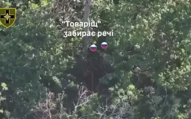 Occupier takes belongings from wounded comrade, pats him on chest, and abandons him to die. VIDEO