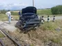 Водій Tesla в’їхав у потяг на переїзді: в Укрзалізниці потролили "порушника" ПДР