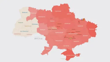 Київ і більшість областей України перебувають під атакою російських БпЛА: працює ППО