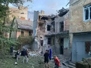 Нічний обстріл Львова: є постраждалі, пошкоджені будинки і авто