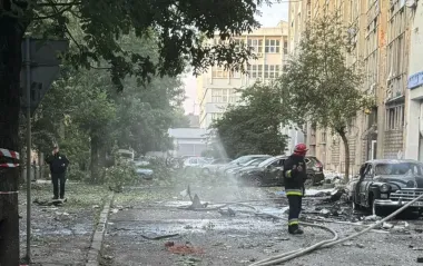 Последствия ночной атаки на Львов: удар дрона уничтожил подъезд двухэтажного дома (фото)