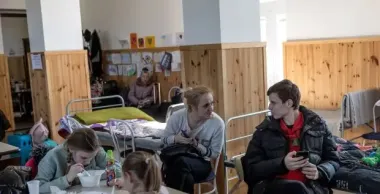 "Послаблюють потенціал країни": омбудсмен закликала владу повертати підлітків, яких батьки вивозять за кордон