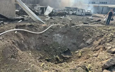 РФ обстріляла центр Слов’янська: є жертва, пошкоджено адмінбудівлю та школу