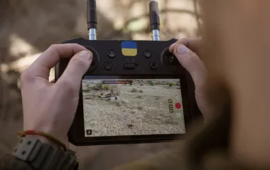 Школярів навчать керувати FPV-дронами: МОН затвердило оновлений "Захист Вітчизни"