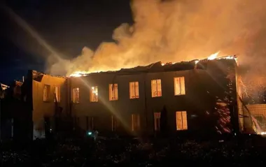 РФ ударила дронами по Днепропетровщине: разрушена школа, произошел масштабный пожар