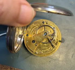 На аукционе продали редкие часы: принадлежали участнику знаменитой исторической битвы (фото)