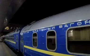Гарячі рейси Укрзалізниці: як "зловити" квиток на потяг у сезон відпусток (навіть коли їх нема)