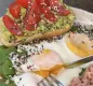 Яичница получится более вкусной: просто замените растительное и сливочное масло на один обычный ингредиент