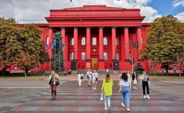 Найдорожчі університети України: дозволити навчання можуть лише багатії