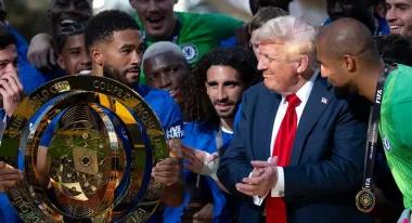 Трамп "испортил" церемонию награждения "Челси" после победы над ПСЖ (видео)