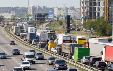 У Києві заборонили рух фур: кому не можна їхати і як дізнатись про зняття обмежень