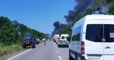 Горит грузовик на трассе Днепр–Никополь: клубы черного дыма видны в нескольких километрах