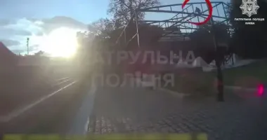 У Києві чоловік намагався накласти на себе руки просто посеред будівельного майданчика