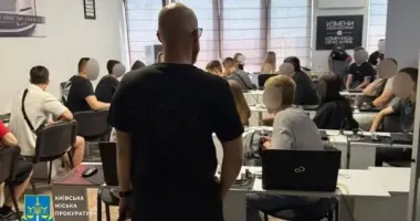 У Києві припинили роботу шахрайських колл-центрів: проведено 15 обшуків