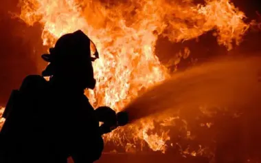 Russians attack Zaporizhzhia: Roof of apartment building catches fire