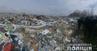 Запакував тіло у валізу та викинув на смітник: у Рівному чоловік вбив приятеля