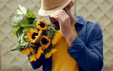 З Днем ангела Володимира: красиві привітання у віршах, прозі і картинках