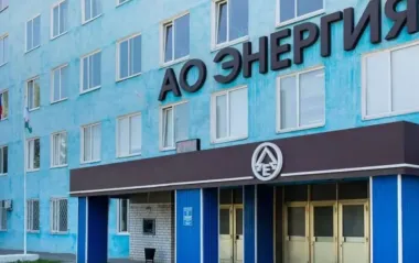 У Єльці поскаржилися на атаку дронів: над стратегічним заводом здіймається дим (відео)