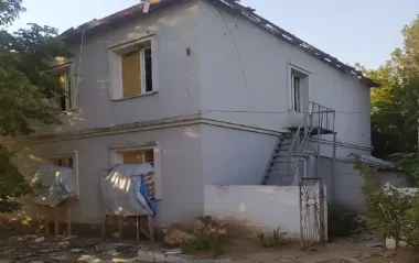 Під Херсоном росіяни вдарили по медзакладу: перші фото наслідків