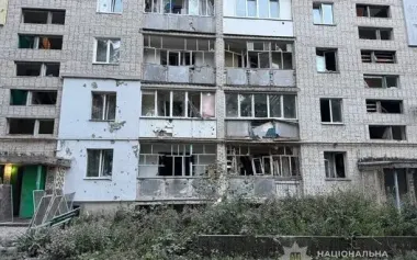 Consequences of rocket attacks on Shostka in Sumy region: teenager wounded, building of dispensary destroyed, residential buildings, educational institutions and transport damaged. PHOTOS