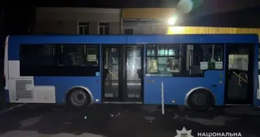 У Тернополі двері автобуса затисли і зламали пасажирці ногу