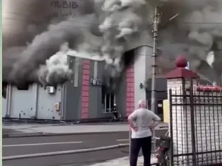 Масштабный пожар: молния ударила в супермаркет во Львовской области (фото, видео)