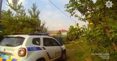 Поліцейські під обстрілами врятували пораненого чоловіка на Харківщині