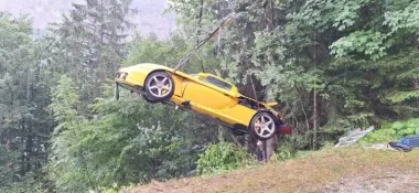 ДТП на $1,5 миллиона: культовый суперкар Porsche 2000-х разбили в аварии (фото)