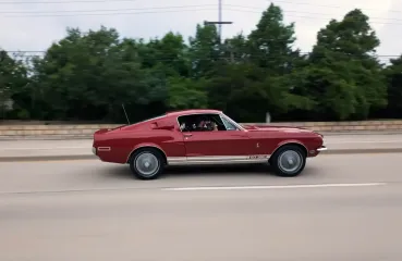 Раритетный коллекционный Ford Mustang 60-х за $100 000 простоял 33 года в гараже (видео)