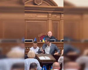"Заблокирую на х***н": в Верховной Раде подрались нардепы Гончаренко и Гетманцев (видео)